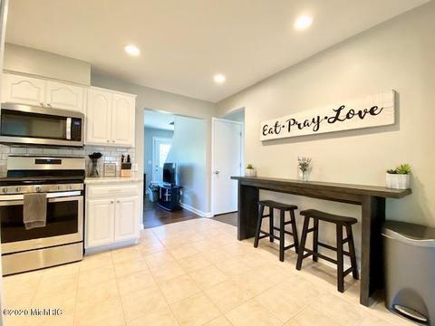 1712 Joan Ct, Dorr, MI 49323 photo 9