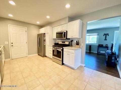 1712 Joan Ct, Dorr, MI 49323 photo 11