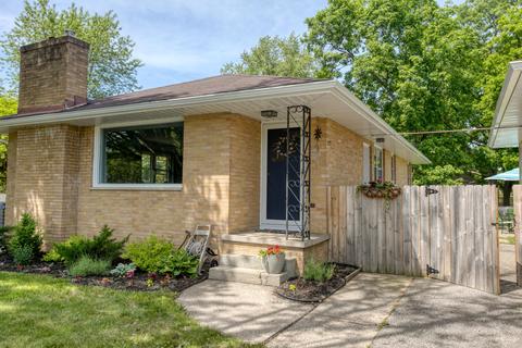 371 Cherry St, Newaygo, MI 49337 photo 2