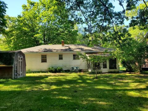 420 E Lewis St, Whitehall, MI 49461 photo 2