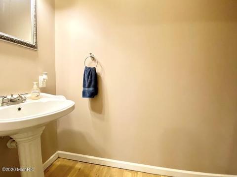 28 E Maple St, Fremont, MI 49412 photo 12