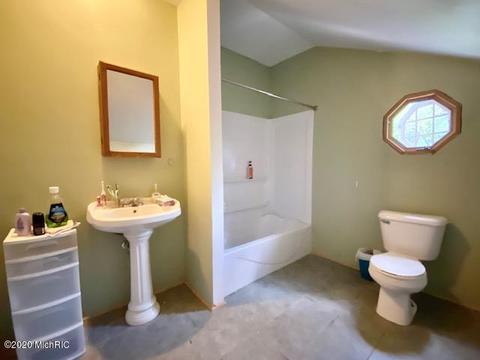 28 E Maple St, Fremont, MI 49412 photo 19