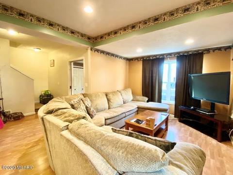 28 E Maple St, Fremont, MI 49412 photo 11