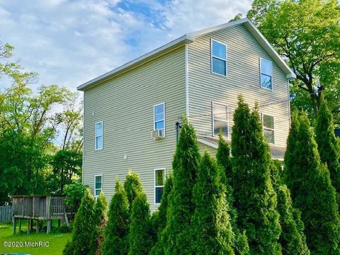 28 E Maple St, Fremont, MI 49412 photo 2