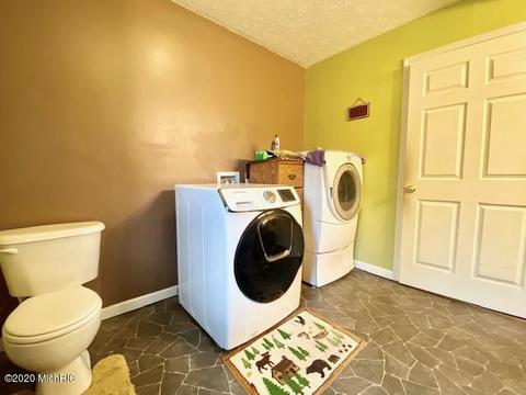 28 E Maple St, Fremont, MI 49412 photo 16