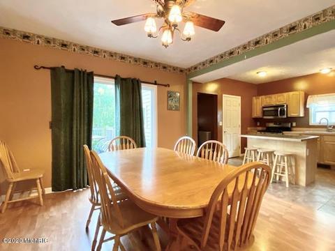 28 E Maple St, Fremont, MI 49412 photo 8
