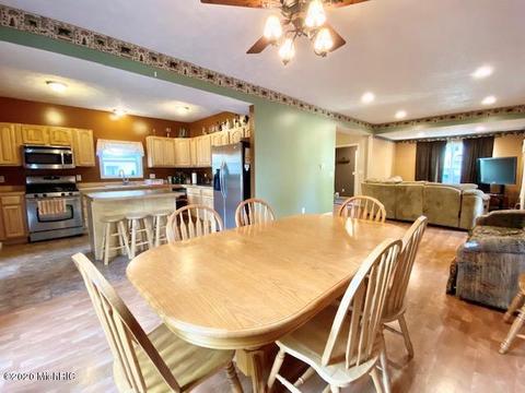 28 E Maple St, Fremont, MI 49412 photo 10