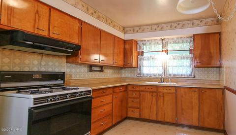 306 E Delaware St, Decatur, MI 49045 photo 4