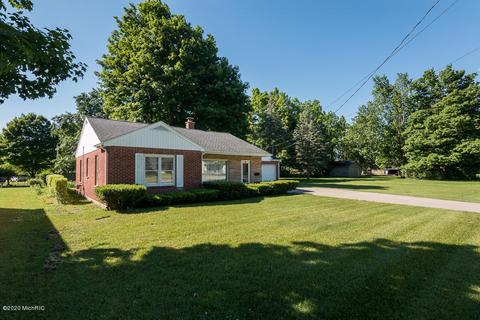 306 E Delaware St, Decatur, MI 49045 photo 2
