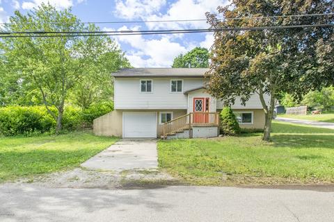 631 W May St, Belding, MI 48809 photo 1