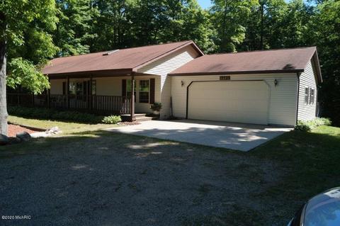 3370 Juniper Dr, Farwell, MI 48622 photo 1