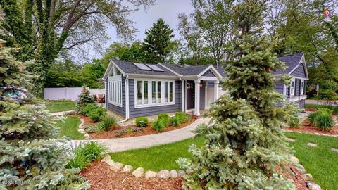 589 Hoffman St, Saugatuck, MI 49453 photo 2