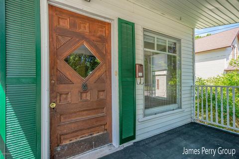 422 Clark St, Big Rapids, MI 49307 photo 2