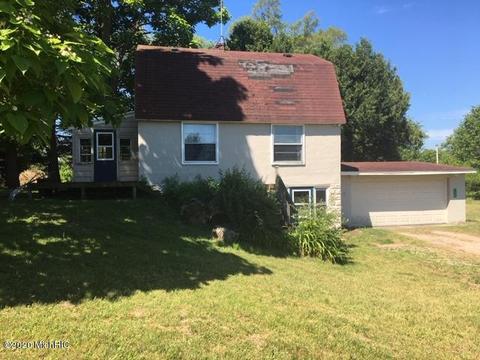 130 10th St, Plainwell, MI 49080 photo 1
