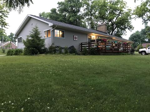 123 W Gilson St, Edmore, MI 48829 photo 2