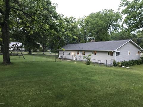 123 W Gilson St, Edmore, MI 48829 photo 6