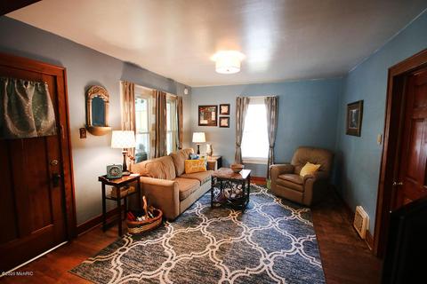 1420 Hickory St, Niles, MI 49120 photo 3