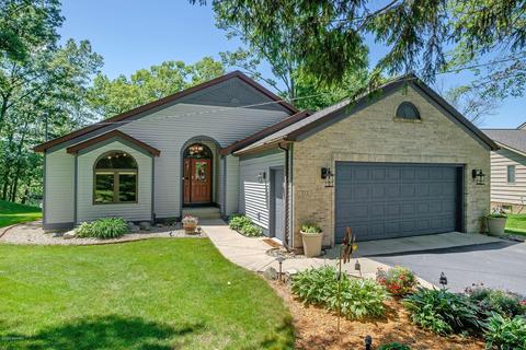 352 Highland Ct, Plainwell, MI 49080 photo 2
