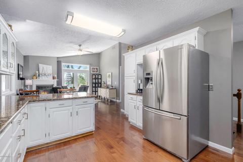352 Highland Ct, Plainwell, MI 49080 photo 10
