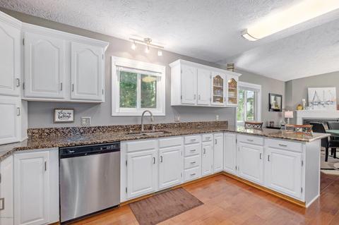 352 Highland Ct, Plainwell, MI 49080 photo 8