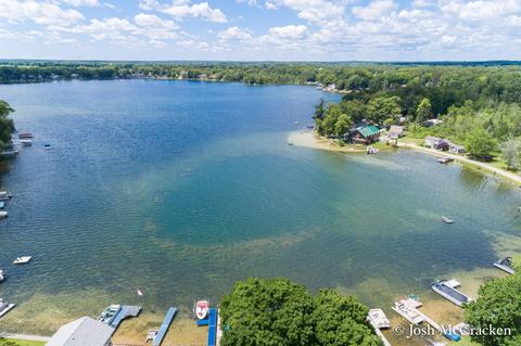 2372 Lakeside Dr, Stanton, MI 48888 photo 2