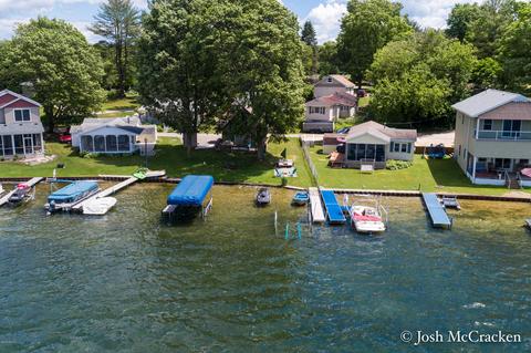 2372 Lakeside Dr, Stanton, MI 48888 photo 4
