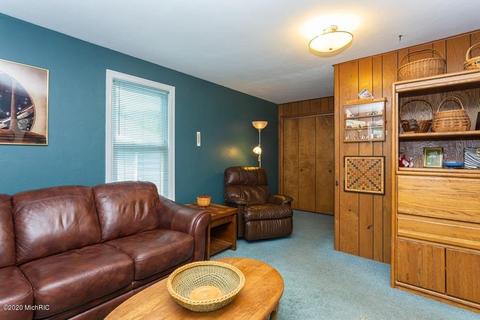 207 Cedar St, Three Oaks, MI 49128 photo 6