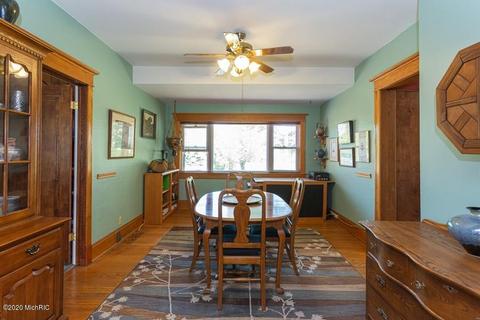 207 Cedar St, Three Oaks, MI 49128 photo 4
