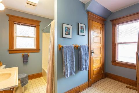 207 Cedar St, Three Oaks, MI 49128 photo 10