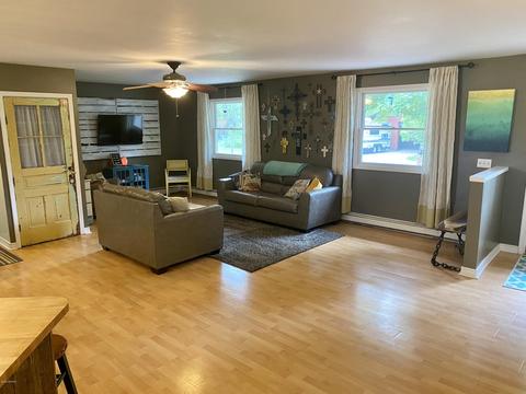 550 S Silver St, Bad Axe, MI 48413 photo 5