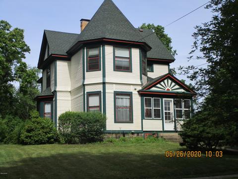 909 Maple St, Albion, MI 49224 photo 1