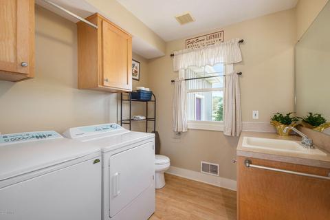 8744 Willowrun Dr, Jenison, MI 49428 photo 11