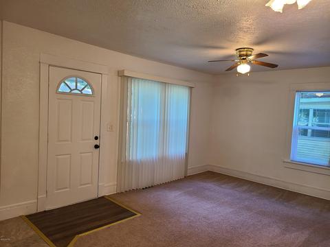 117 E Gilson St, Edmore, MI 48829 photo 11