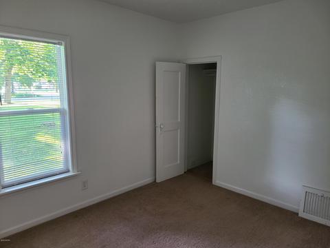 117 E Gilson St, Edmore, MI 48829 photo 8