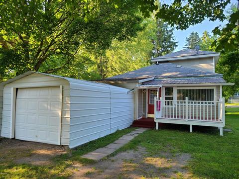 117 E Gilson St, Edmore, MI 48829 photo 12