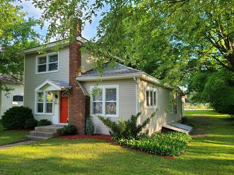 117 E Gilson St, Edmore, MI 48829 photo 1