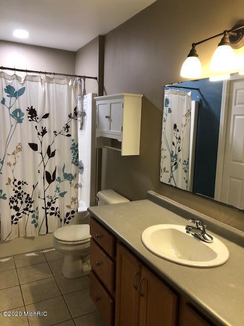4017 Valkyrie Ln, Dorr, MI 49323 photo 8