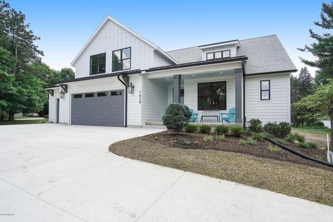 7626 Gaslight Ct, Ada, MI 49301 photo 2