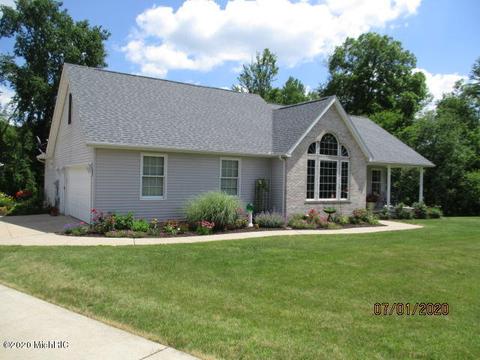 11694 Edgewood Dr, Bellevue, MI 49021 photo 2
