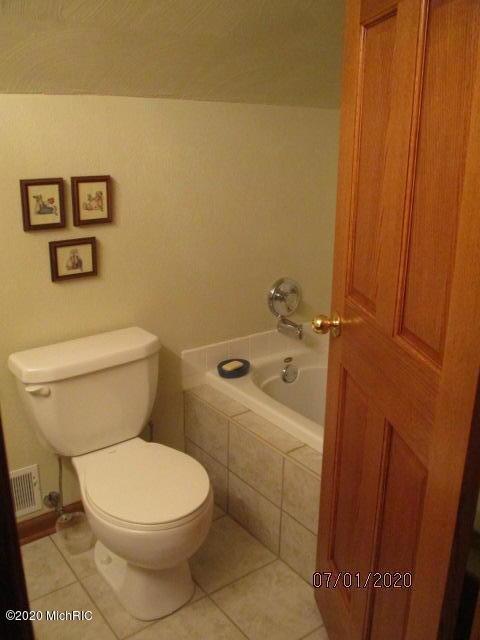 11694 Edgewood Dr, Bellevue, MI 49021 photo 18