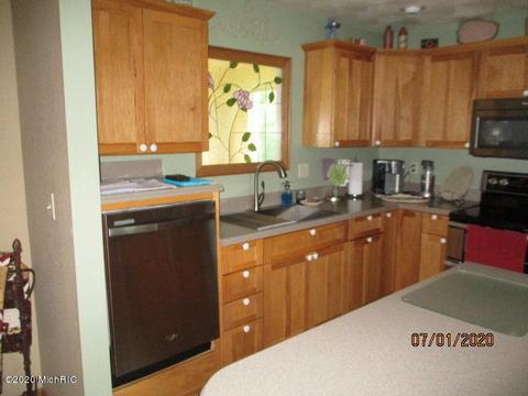 11694 Edgewood Dr, Bellevue, MI 49021 photo 10