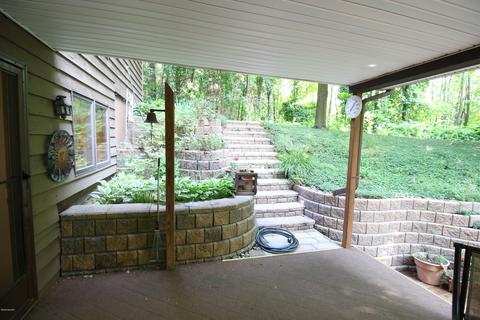 866 11th St, Plainwell, MI 49080 photo 9