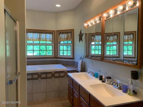 5680 E Bacon Rd, Osseo, MI 49266 photo 20