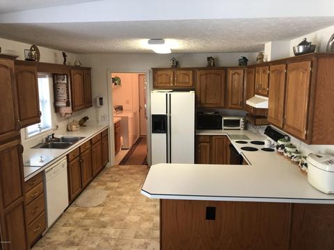 10331 Fairway Dr, Jerome, MI 49249 photo 4