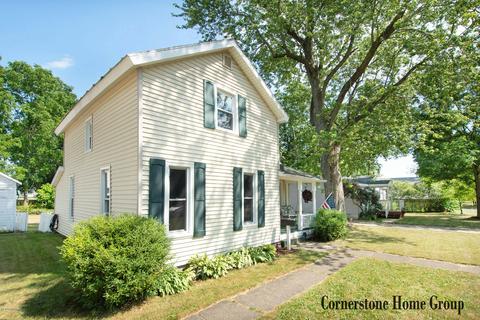 223 Maple St, Lowell, MI 49331 photo 4