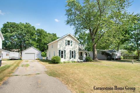 223 Maple St, Lowell, MI 49331 photo 2