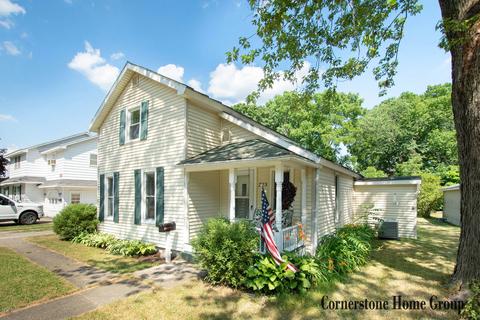 223 Maple St, Lowell, MI 49331 photo 3