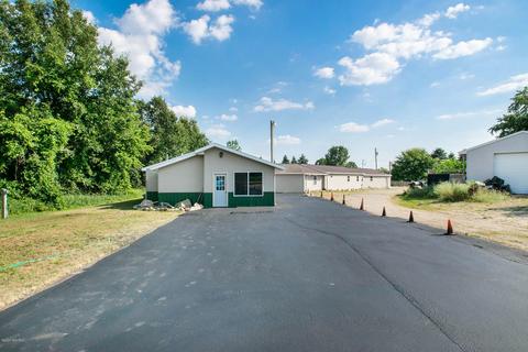 210 E Parmeter Rd, Ionia, MI 48846 photo 1