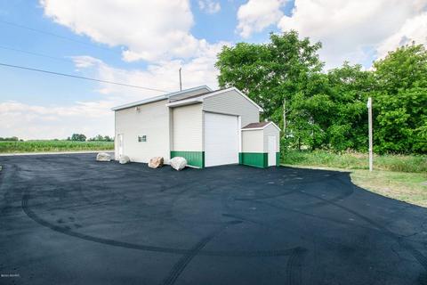 210 E Parmeter Rd, Ionia, MI 48846 photo 3