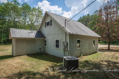 1341 E Jackson St, White Cloud, MI 49349 photo 3